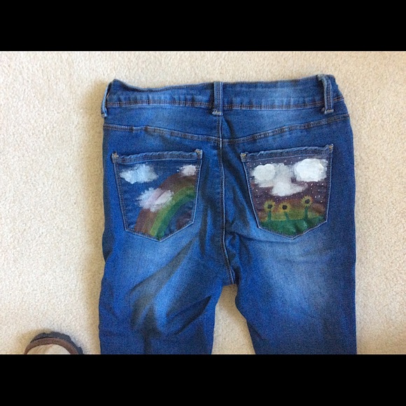 blue jeans with painted back pockets - Picture 2 of 2